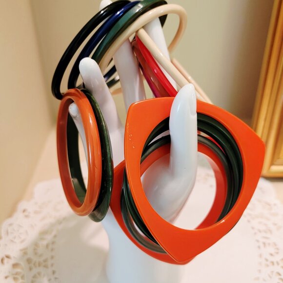 Jewelry - Vintage Set of 16 1980s mod Bangle Bracelets, Lucite